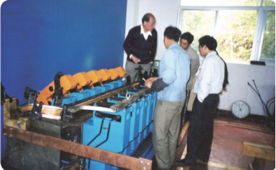 ZCN070S-（2000，9頭/3000，14頭）水發(fā)線(xiàn)棒多頭液壓成型熱壓機(jī)